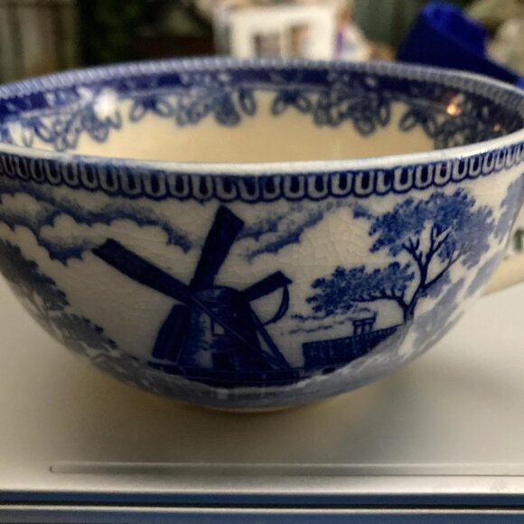 179 Vintage Porcelain Toile Tea Cup - Picture 3 of 5